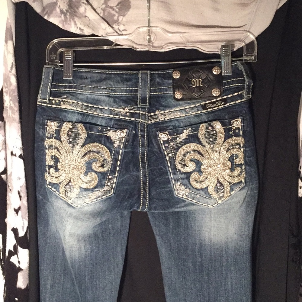 Miss Me Skinny Jeans size 25. Like new.